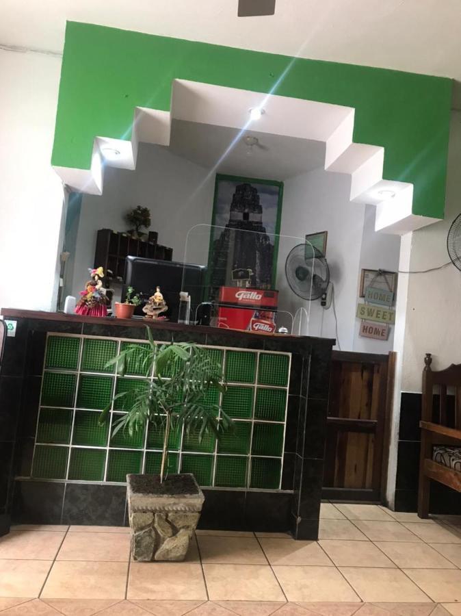 Green Monkey Hostel Флорес Экстерьер фото